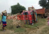 highway robbers try to loot a truck which got imbalance and overturned