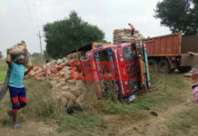 highway robbers try to loot a truck which got imbalance and overturned