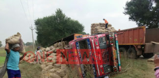 highway robbers try to loot a truck which got imbalance and overturned