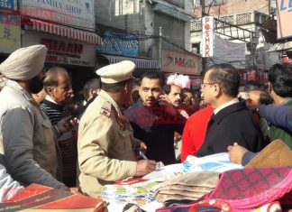 jalandhar-police-traffic-control-in-rainak-bazaar