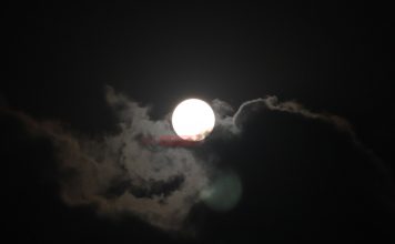 Super Pink Moon: दिखा साल का सबसे बड़ा और चमकदार चांद देखे जालंधर से तस्वीरें