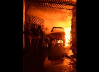 मखदूमपुरा स्थित NANDA STEEL CO. FURNITURE में लगी भीषण आग, CYLENDER BLAST FORTUNER गाडी जल कर हुई राख, देखे मौके की LIVE VIDEO