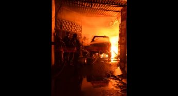 मखदूमपुरा स्थित NANDA STEEL CO. FURNITURE में लगी भीषण आग, CYLENDER BLAST FORTUNER गाडी जल कर हुई राख, देखे मौके की LIVE VIDEO