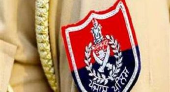 जालंधर : बैरिकेड लगा मुख्य नाका छोड़ कर , मोहल्ले की गलियों में ही चालान काटने लगी थाना 4 की पुलिस देखे लाइव वीडियो , सवाल पूछने पर नाके की ओर भागते नज़र आये मुलाज़िम