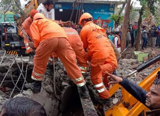 बुज़ुर्ग के अंतिम संस्कार में काल बनकर गिरा लैंटर,अब तक 18 लोगो की मौत