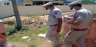जालंधर की मकसूदां सब्जी मंडी के ट्रीटमेंट प्लांट में मिले शव की जांच करने पहुंचे पुलिसकर्मी