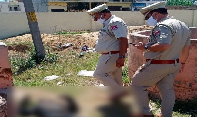 जालंधर की मकसूदां सब्जी मंडी के ट्रीटमेंट प्लांट में मिले शव की जांच करने पहुंचे पुलिसकर्मी