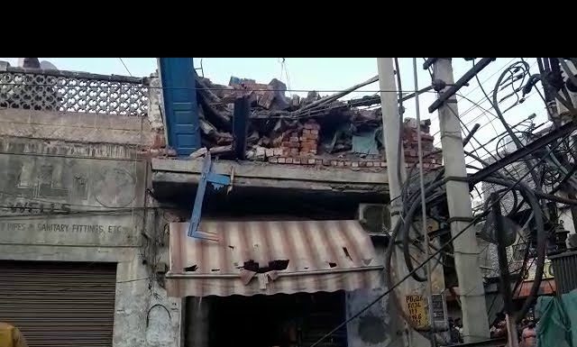 जालंधर में भरभरा कर गिरी निर्माणाधीन इमारत; जानी नुकसान नहीं, कई वाहन क्षतिग्रस्त