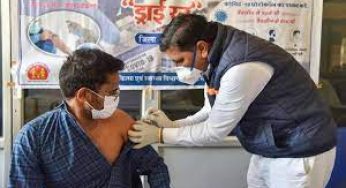 जालंधर:कोविड-19 गइडलाइंस की जमकर उड़ी धज्जियां, कोरोना वैक्सीन लगवाने के लिए उमड़ी लोगों की भीड़..