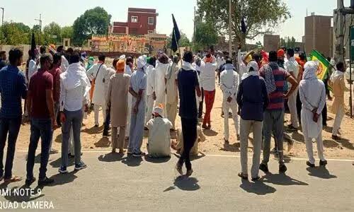 हरियाणा: कोविड अस्पताल का उद्घाटन करने पहुंचे मनोहर लाल के खिलाफ किसानों का प्रदर्शन