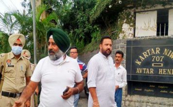 PUNJAB POLITICS ALERT – नवजोत सिद्धू पहुंचे पूर्व मंत्री अवतार हैनरी के घर, परगट भी मौजूद