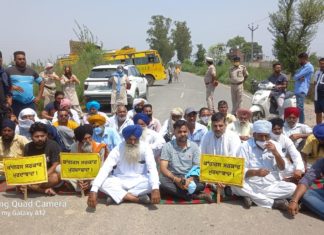 बिजली के लगाए जा रहे अघोषित कट्टो के विरोध में शिरोमणि अकाली दल ने नरोट जैमल सिंह में बिजली कार्यालय के बाहर लगाया धरना pathankot dharna