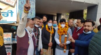 आम आदमी पार्टी के जालंधर के सेंट्रल हलके के उम्मीदवार रमन अरोड़ा ने नामांकन पत्र दाखिल किया