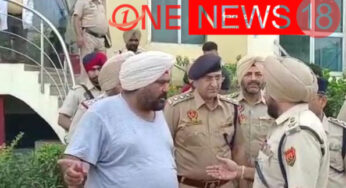जालंधर में नाका तोड़ भगा वरना कार सवार , ASI को मारी टक्कर<br>गाडी से हथियार और नशे का सामान बरामद, पुलिस ने व्यक्ति किया काबू