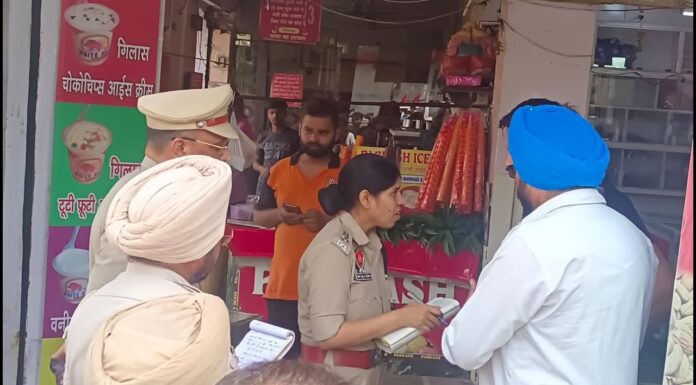 जालंधर में पुलिस की सिक्योरिटी के बीच लाखों की लूट , पुलिस प्रशासन सुस्त