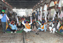 jalandhar railway blocked by kisaan union